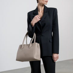 Isabel Bernard Honoré Cloe Midi Taupe Kalfsleren Handtas IB25082-078