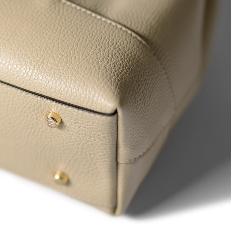 Isabel Bernard Femme Forte Macie Taupe Umhängetasche aus Kalbsleder IB25074-078-zoom-