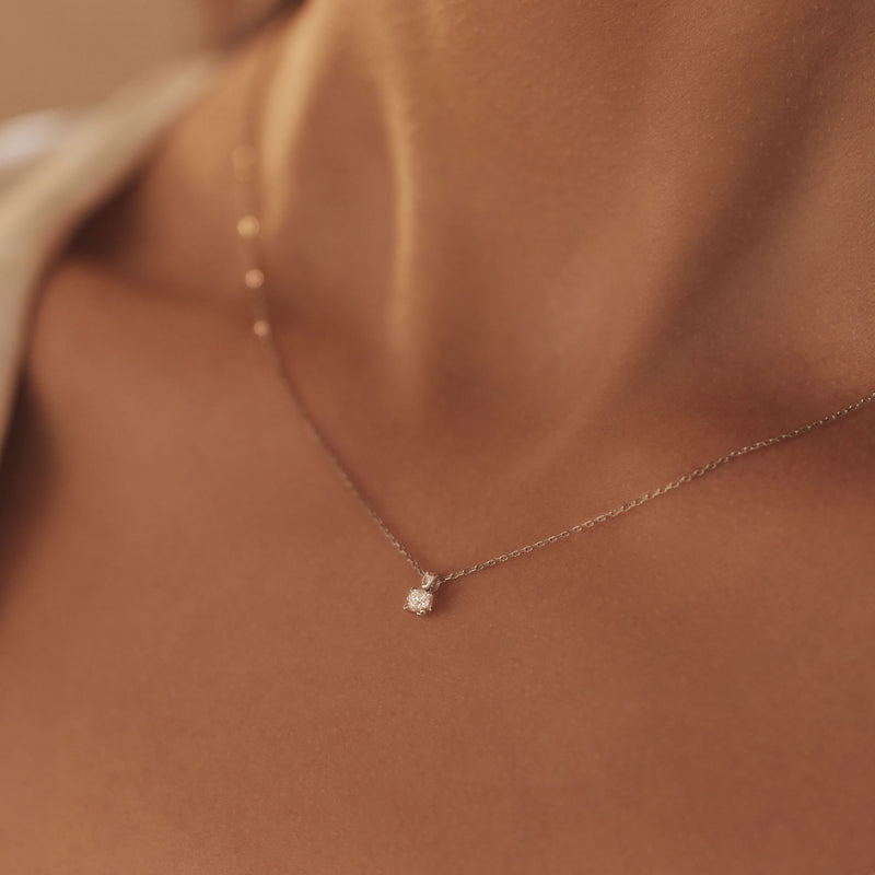 Isabel Bernard De la Paix Christine 14 Karat | Weißgold Halskette | Diamant 0.10 Karat | IBD350006-zoom-