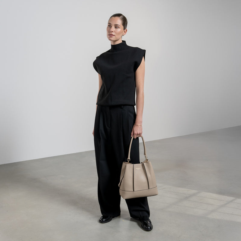 Isabel Bernard Femme Forte Macie Taupe Umhängetasche aus Kalbsleder IB25074-078-zoom-