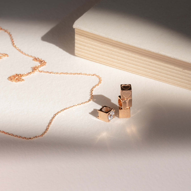 Isabel Bernard La Concorde Felie 14 Karat | Roségold Kubus Charm IB350049-zoom-