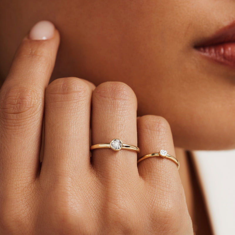 Isabel Bernard De la Paix Inaya 14 Karat Goldring mit Diamant 0.03 ct IBD330025-48-zoom-