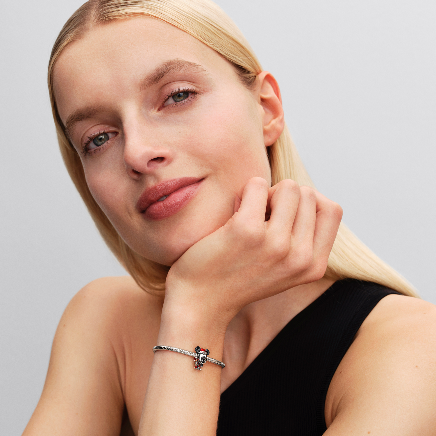 Pandora Disney 925 Sterling Silver Mickey Mouse Holiday Charm 794217C01