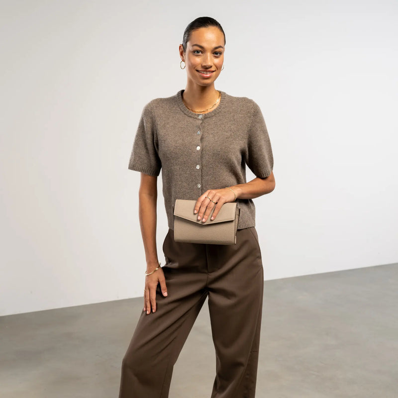 Isabel Bernard Honoré Lina Taupe Clutch Mit Abnehmbarer Schulterkette IB21135-078-zoom-
