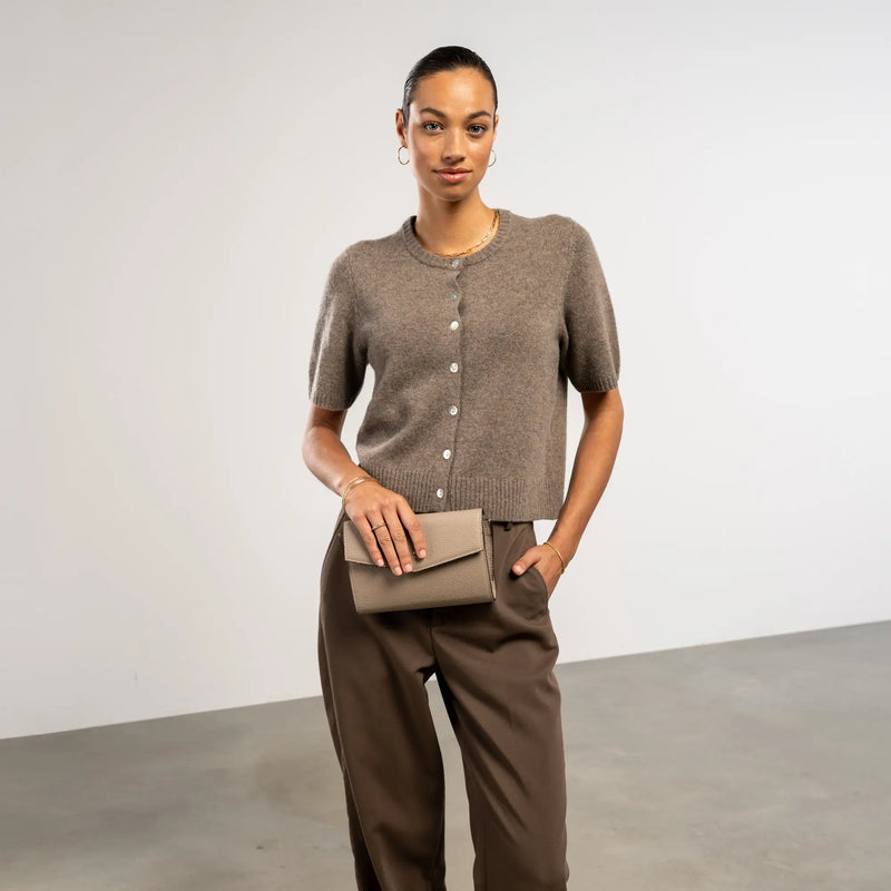 Isabel Bernard Honoré Lina Taupe Clutch Mit Abnehmbarer Schulterkette IB21135-078-zoom-