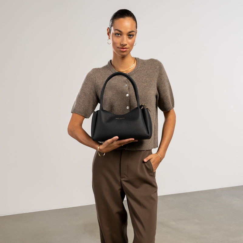 Isabel Bernard Honoré Eve Schwarze Handtasche aus Kalbsleder IB21133-001-zoom-