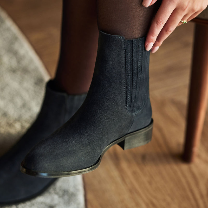 Isabel Bernard Vendôme Chey Blau Suede Chelsea Stiefel IB53000-10-36-zoom-