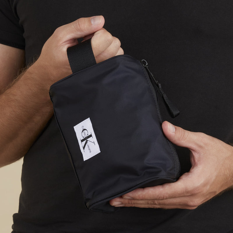 Calvin Klein Sport Essentials herren Kulturbeutel Schwarz K50K511119BDS-zoom-