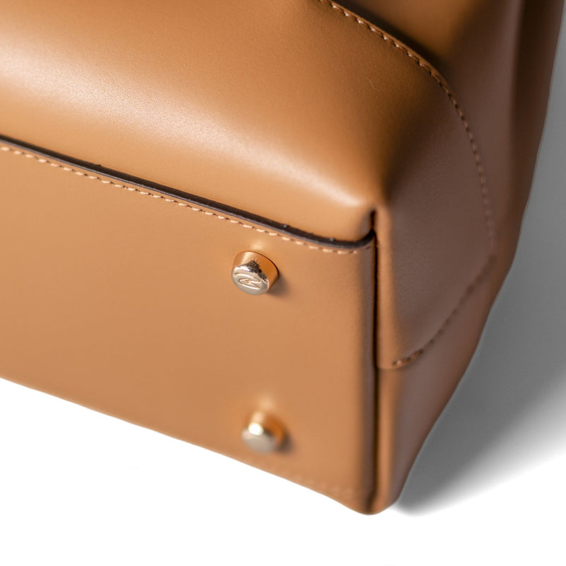 Isabel Bernard Femme Forte Minette Kamel Kalbsleder Handtasche IB21114-334-zoom-