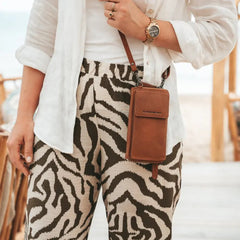 The Chesterfield Brand Malaga Cognac Phone bag C48.117131