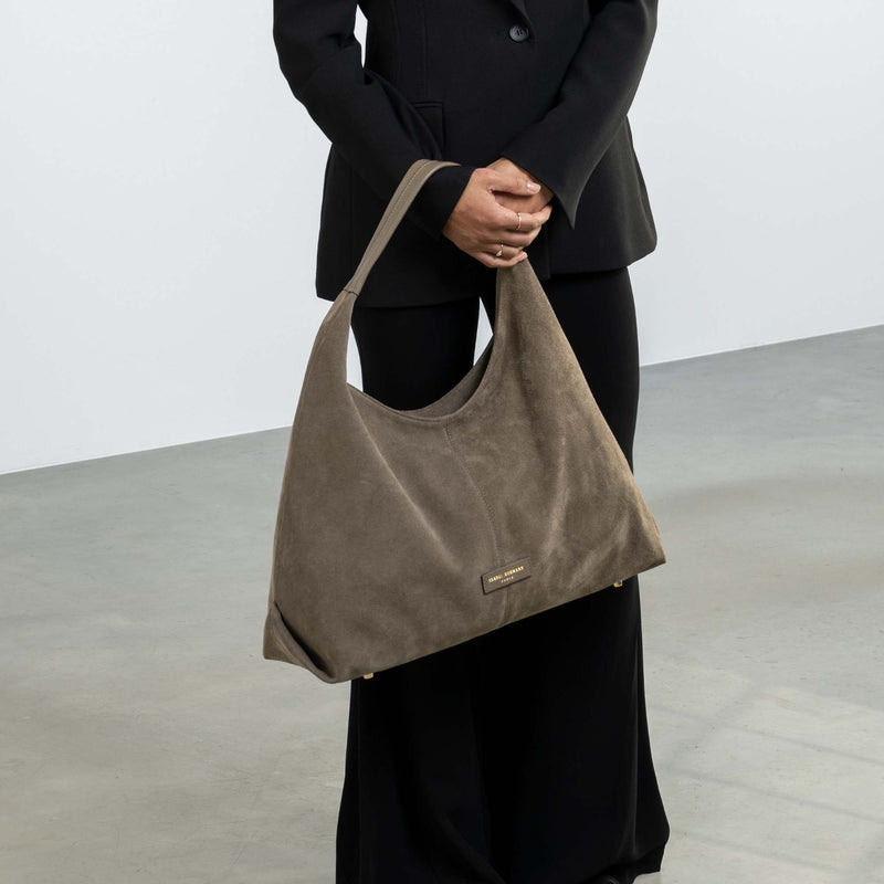 Isabel Bernard Honoré Grace taupefarbene Wildleder-Schultertasche IB25093-178-zoom-