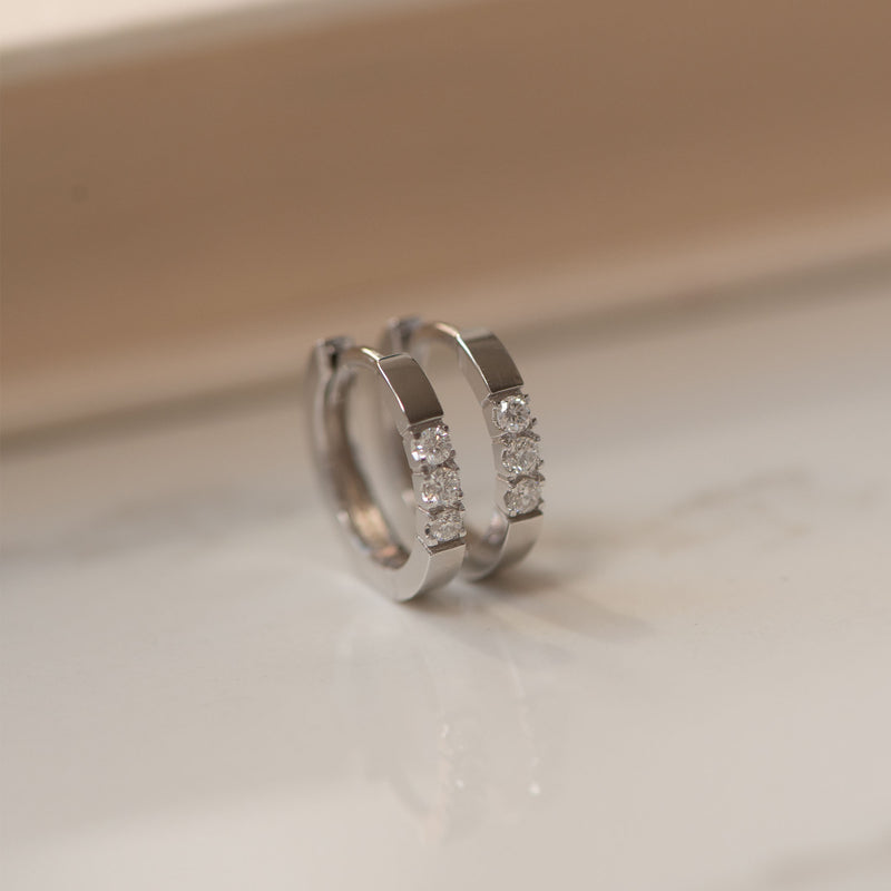 Isabel Bernard De la Paix Madeline 14 Karat | Weißgold Reif-Ohrringe | Diamant 0.15 Karat | IBD360017-zoom-