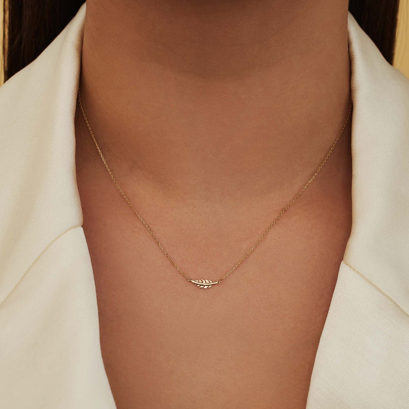 Isabel Bernard Cadeau d'Isabel 14 Karat Gold Halskette und Ohrstecker Geschenkset mit Feder IB90186-zoom-