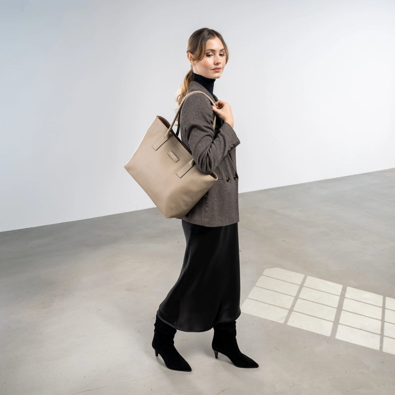 Isabel Bernard Honoré Elin Taupe Kalbsleder Schultertasche IB25111-078-zoom-
