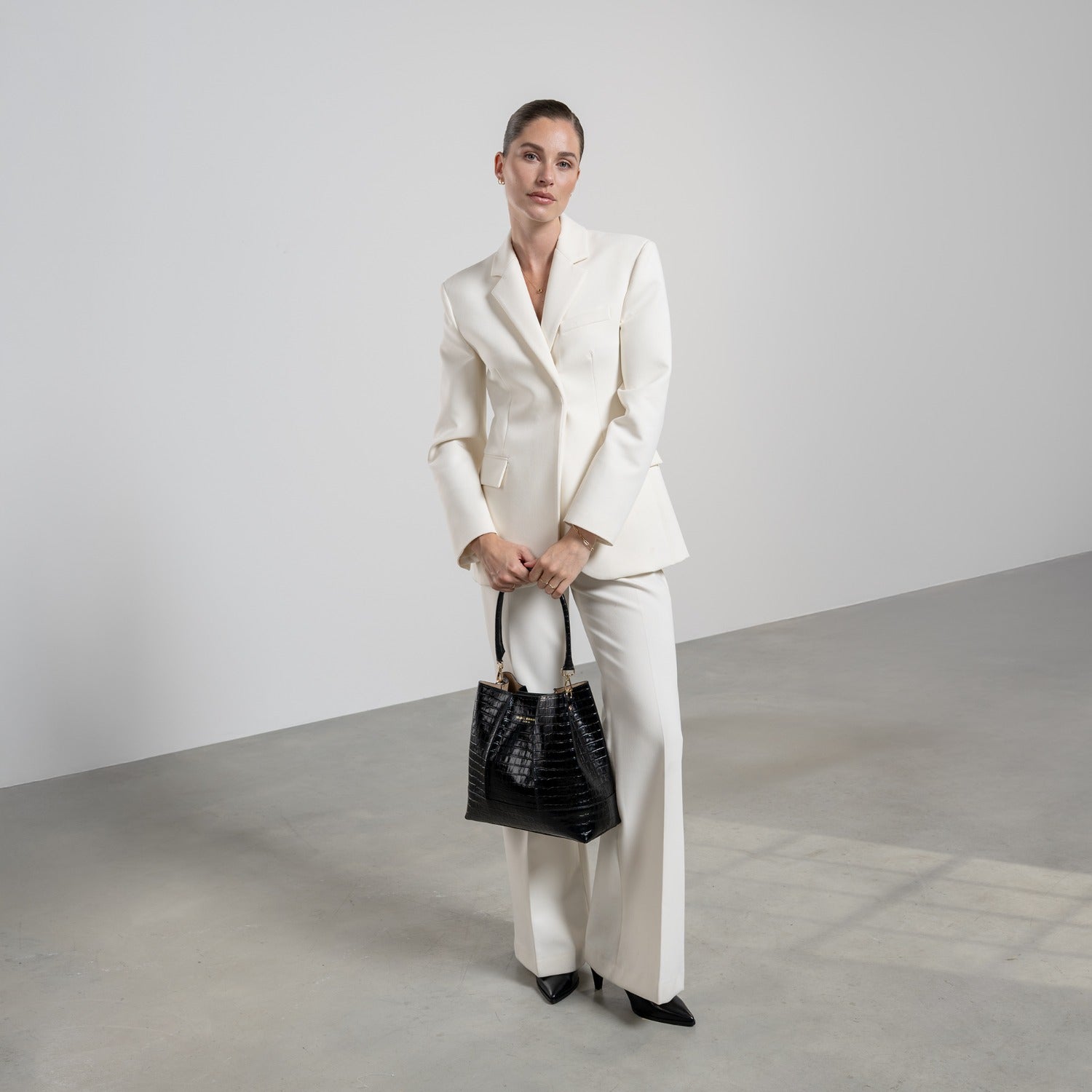 Isabel Bernard Femme Forte Macie Croco Black Calfskin Leather Handbag IB25074-201