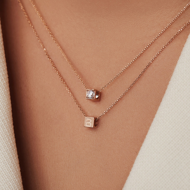 Isabel Bernard La Concorde Felie 14 Karat | Roségold Kubus Initiale Charm IB350047--Z-zoom-
