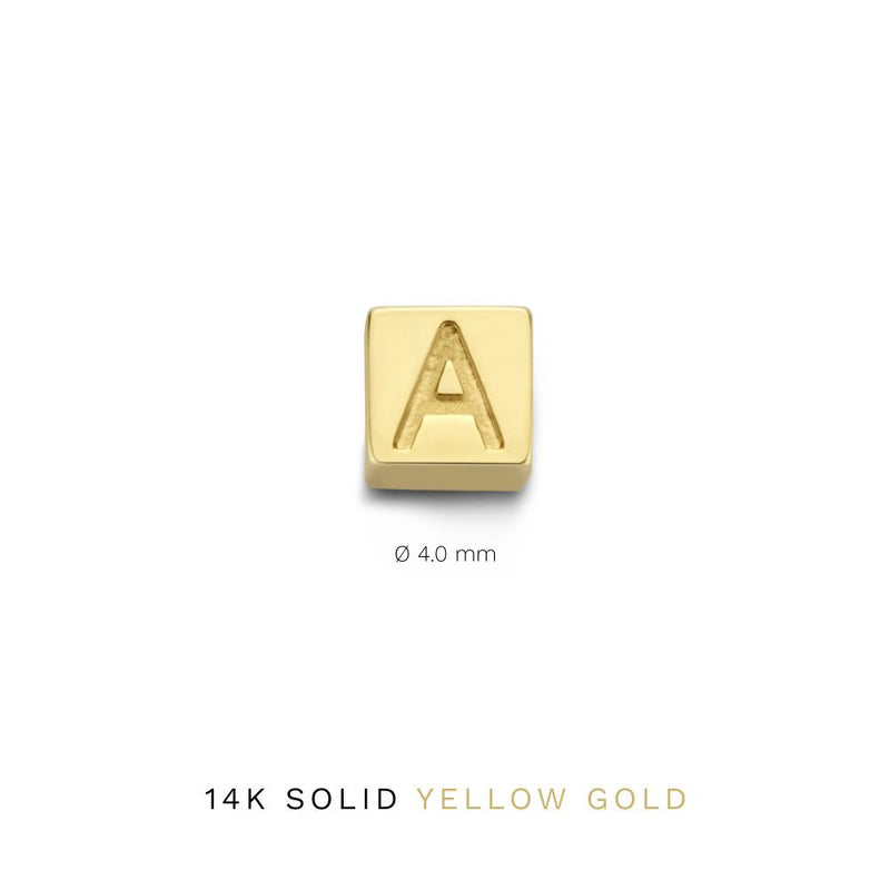 Isabel Bernard Le Carré Felie 14 Karat | Gold Initiale Charm Kubus IB340043B-zoom-
