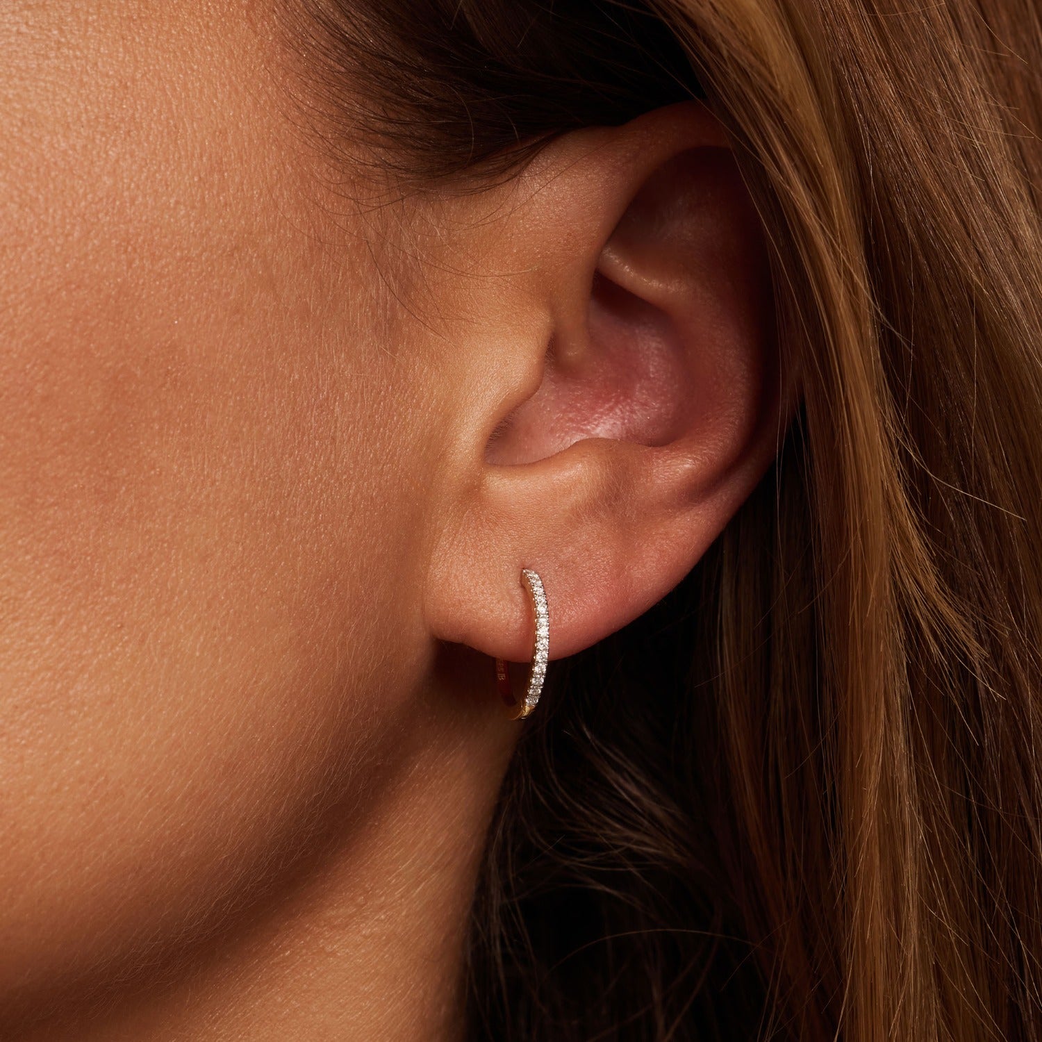 Isabel Bernard De la Paix Madeline 14 karat gold hoop earrings with diamond 0.15 carat IBD360034