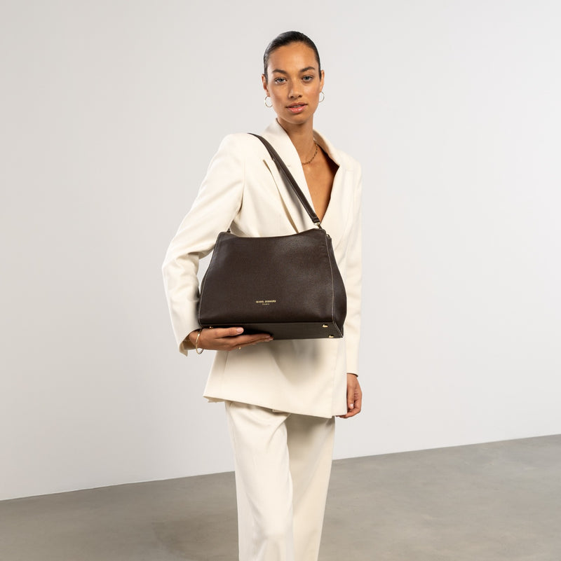 Isabel Bernard Honoré Emma Schultertasche Dunkelbraun IB21134-031-zoom-