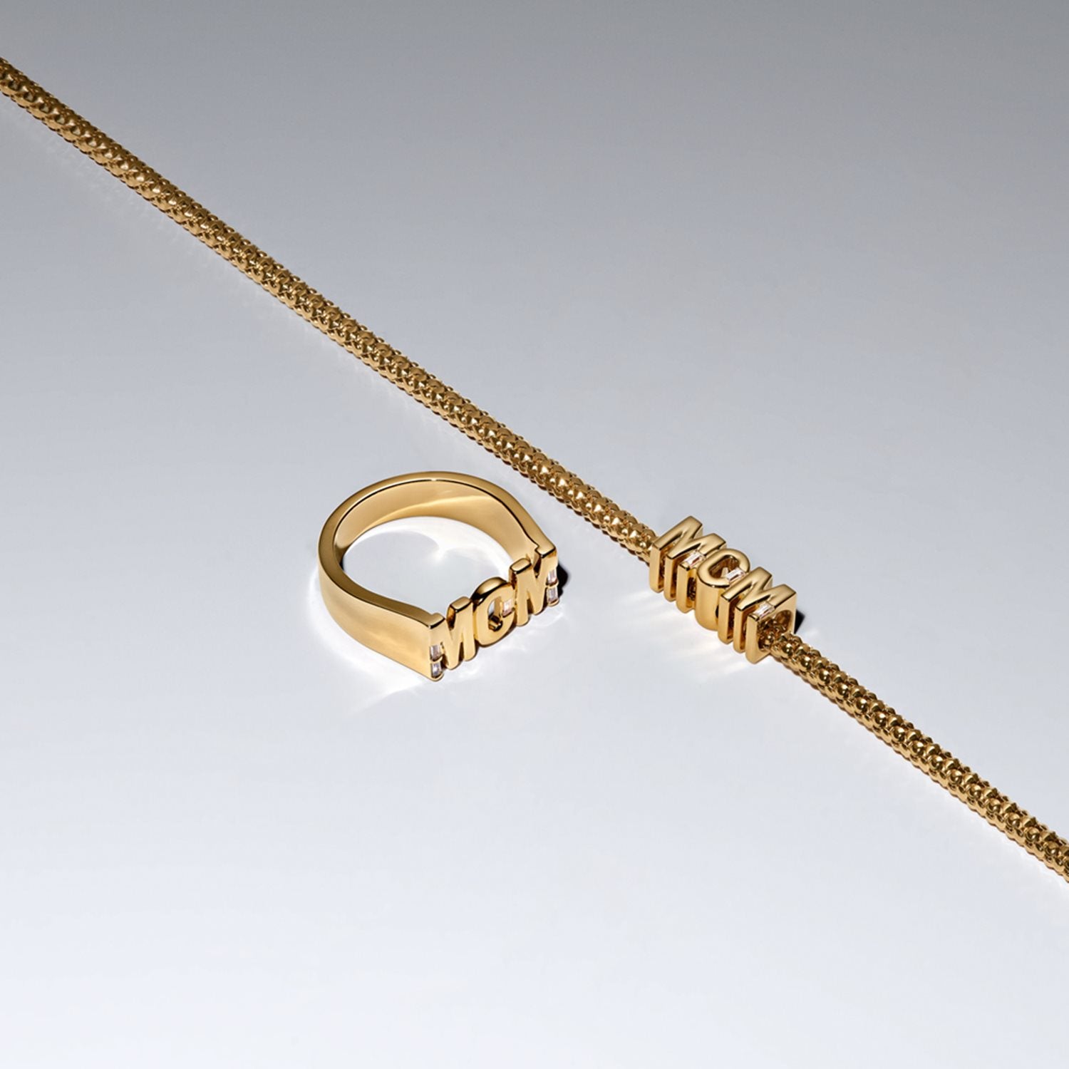 Pandora Moments Mom Signet Ring 164460C01-52