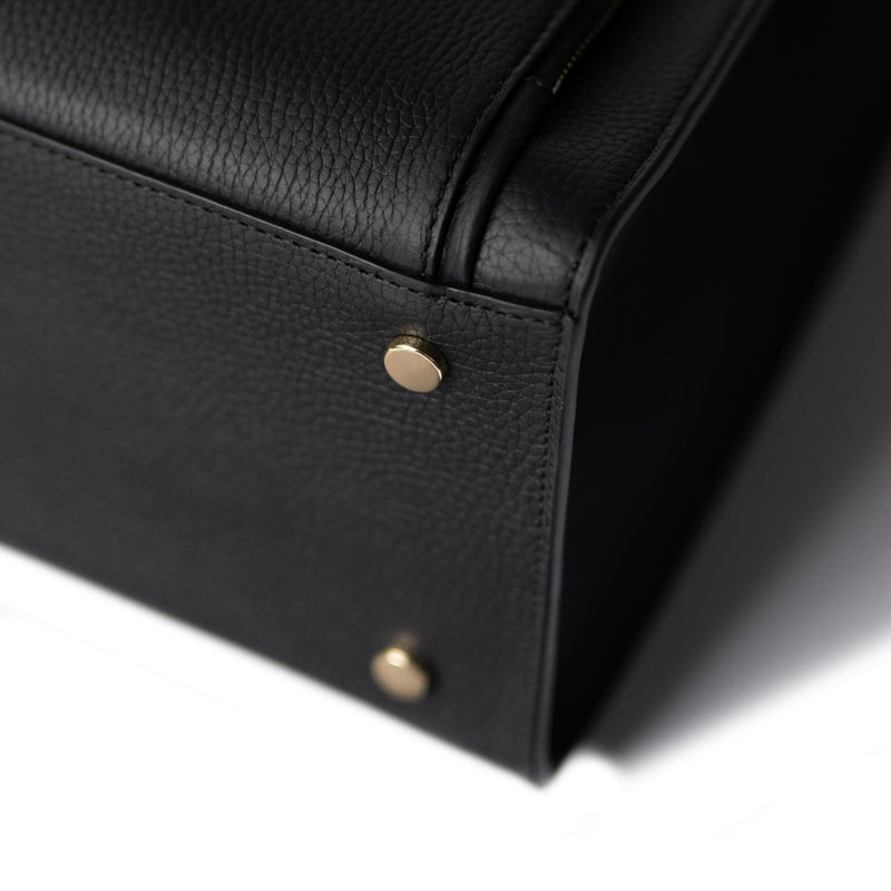 Isabel Bernard Honoré Nadine schwarze Handtasche aus Kalbsleder mit 13-Zoll-Laptopfach IB25110-001-13-zoom-