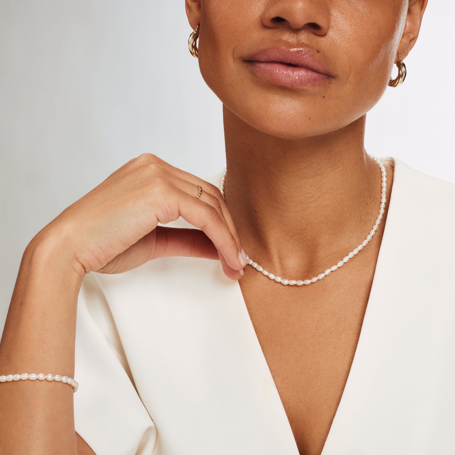 Isabel Bernard Cadeau d'Isabel 14 karat gold necklace and bracelet gift set with freshwater pearls IB90174