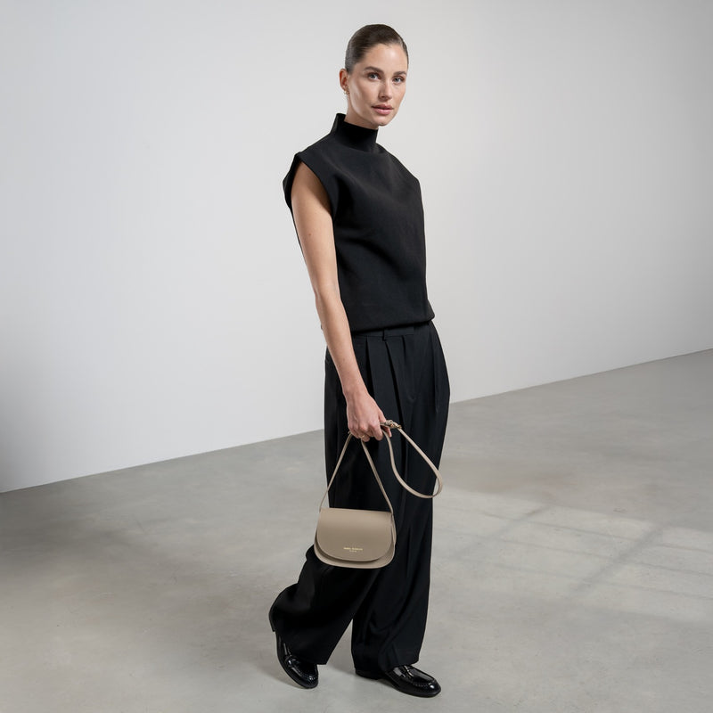 Isabel Bernard Montmartre Manon Taupe Naturleder Crossbody Tasche IB21116-zoom-