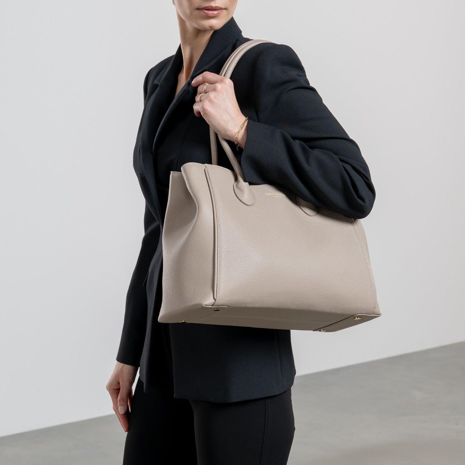 Isabel Bernard Honoré Cloe Taupe Leather Handbag made of Calfskin IB25016