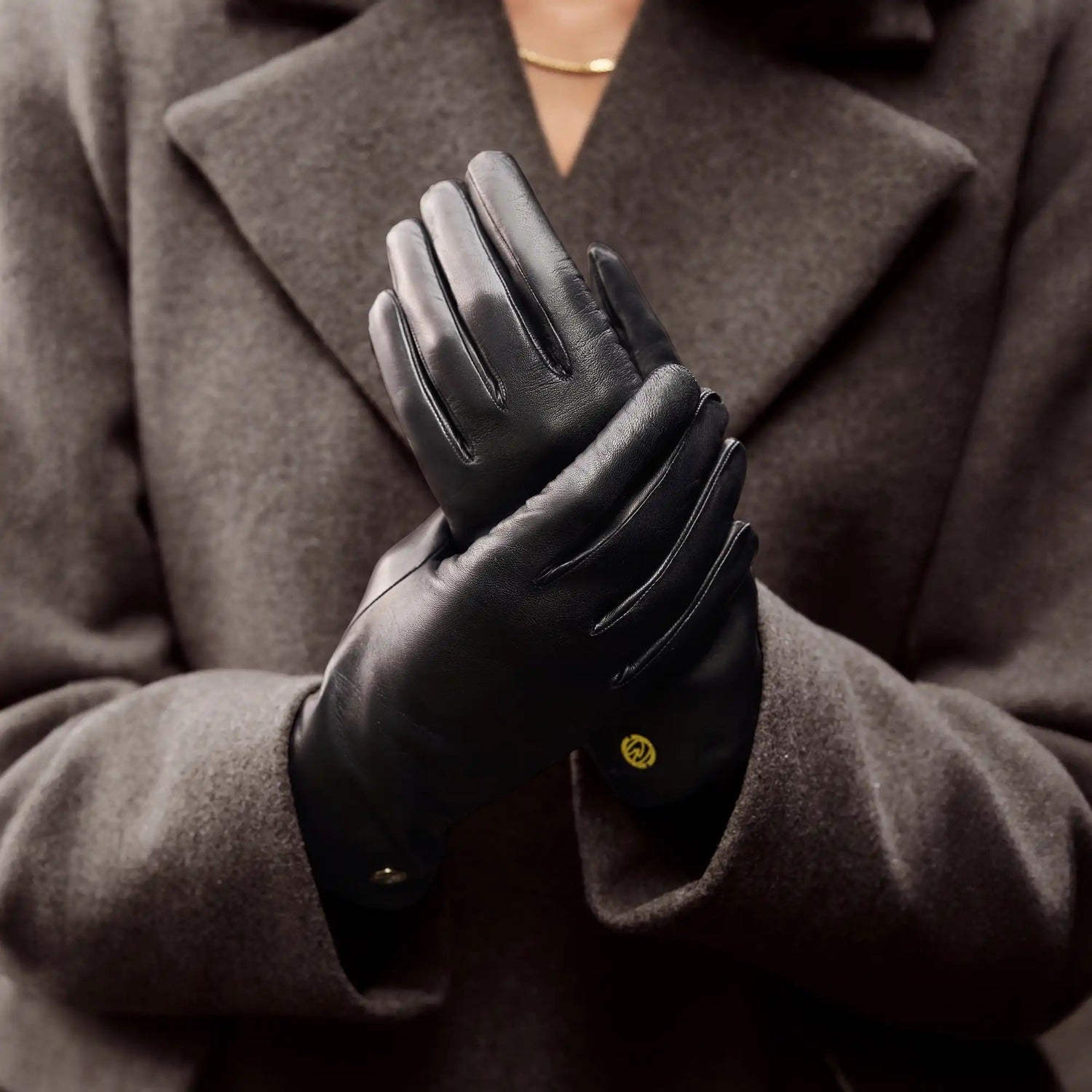 Isabel Bernard Honoré Eleanor black goatskin leather gloves IB67000-301-