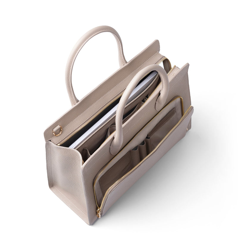 Isabel Bernard Honoré Nadine taupefarbene Handtasche aus Kalbsleder mit 13-Zoll-Laptopfach IB25110-078-13-zoom-