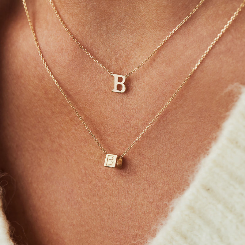 Isabel Bernard Le Carré 14 karaat gouden kubus inital ketting IB340043-A-zoom-