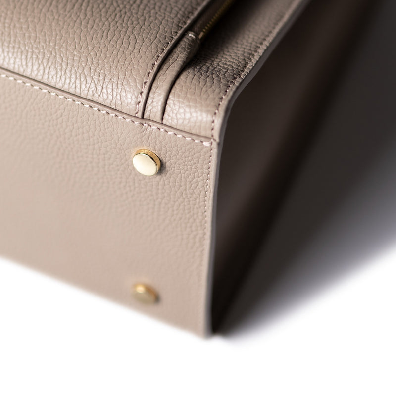 Isabel Bernard Honoré Nadine Taupe Leder Handtasche aus Kalbsleder IB25038-zoom-