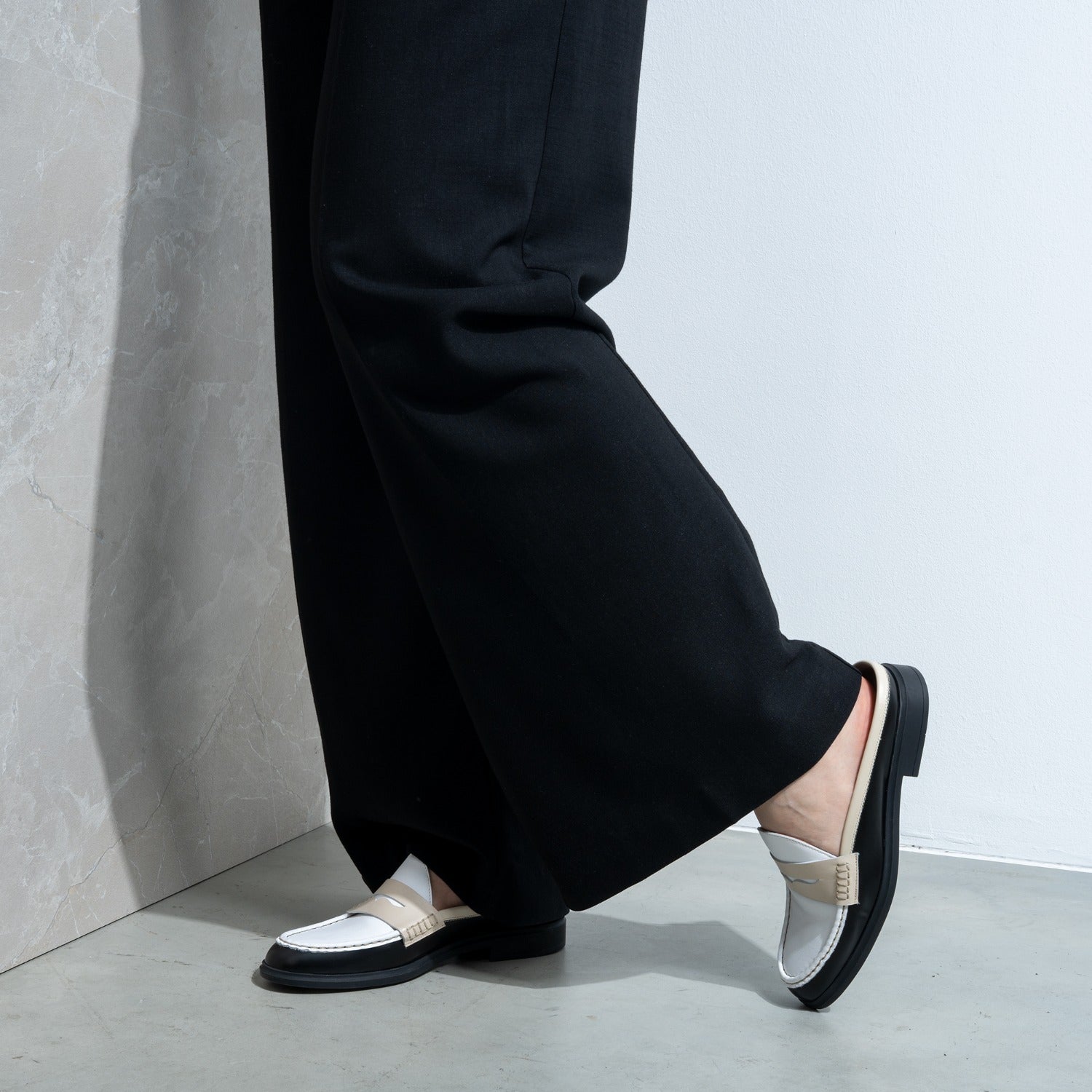 Vendôme Blandine Black And White Calfskin Leather Mules With White Details IB51016-10170-35