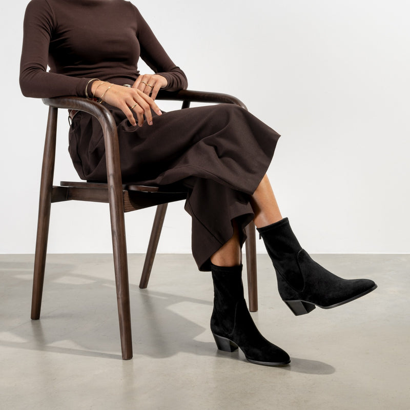 Isabel Bernard Vendôme Ines Schwarze Stretch-Stiefeletten aus Veloursleder IB53013-101-37-zoom-